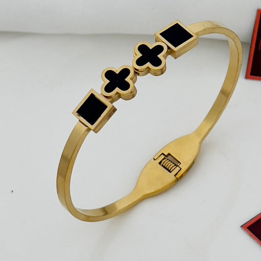 Aurum Noir Cross Handcuff